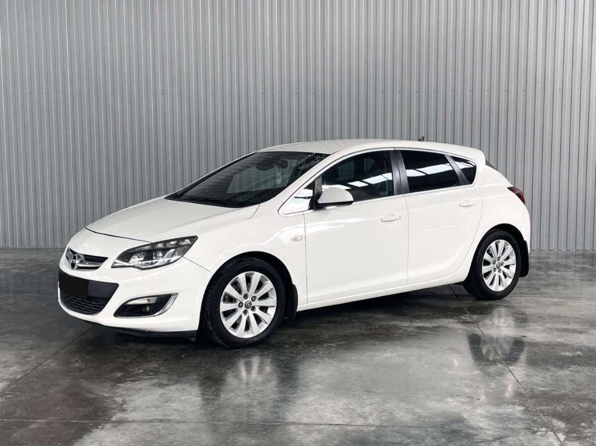 Opel Astra 2014 года с пробегом. Посмотреть фото