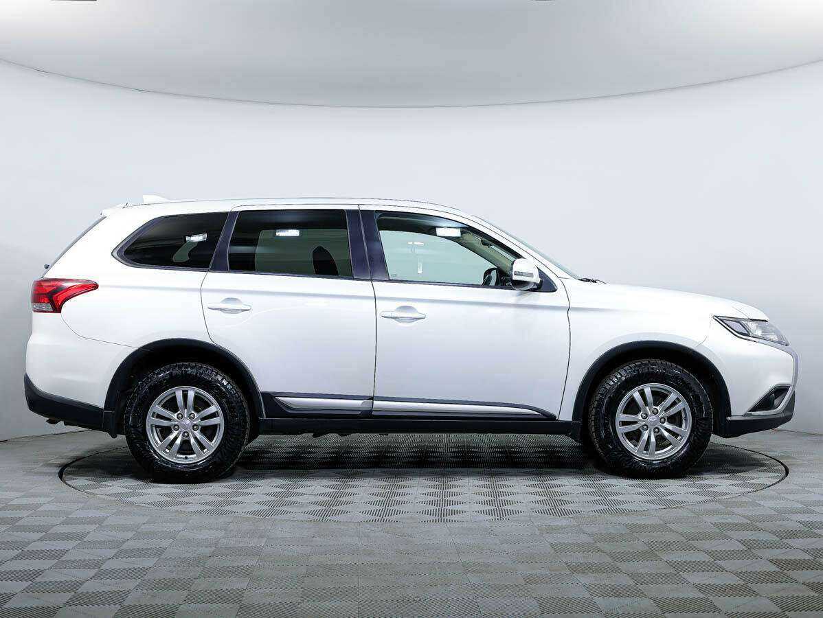 Mitsubishi Outlander 2018 года с пробегом. Фото: #3