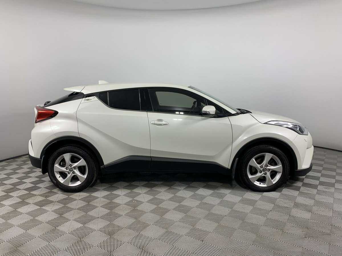 Toyota C-HR 2019 года с пробегом. Фото: #3