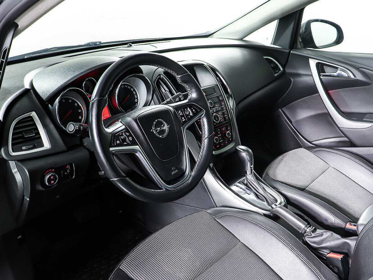 Opel Astra 2012 года с пробегом. Фото: #12