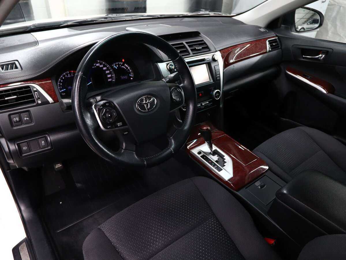 Toyota Camry 2013 года с пробегом. Фото: #8