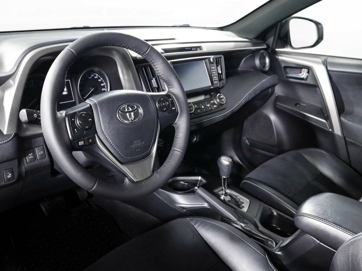 Toyota RAV4 2017 года с пробегом. Фото: #13