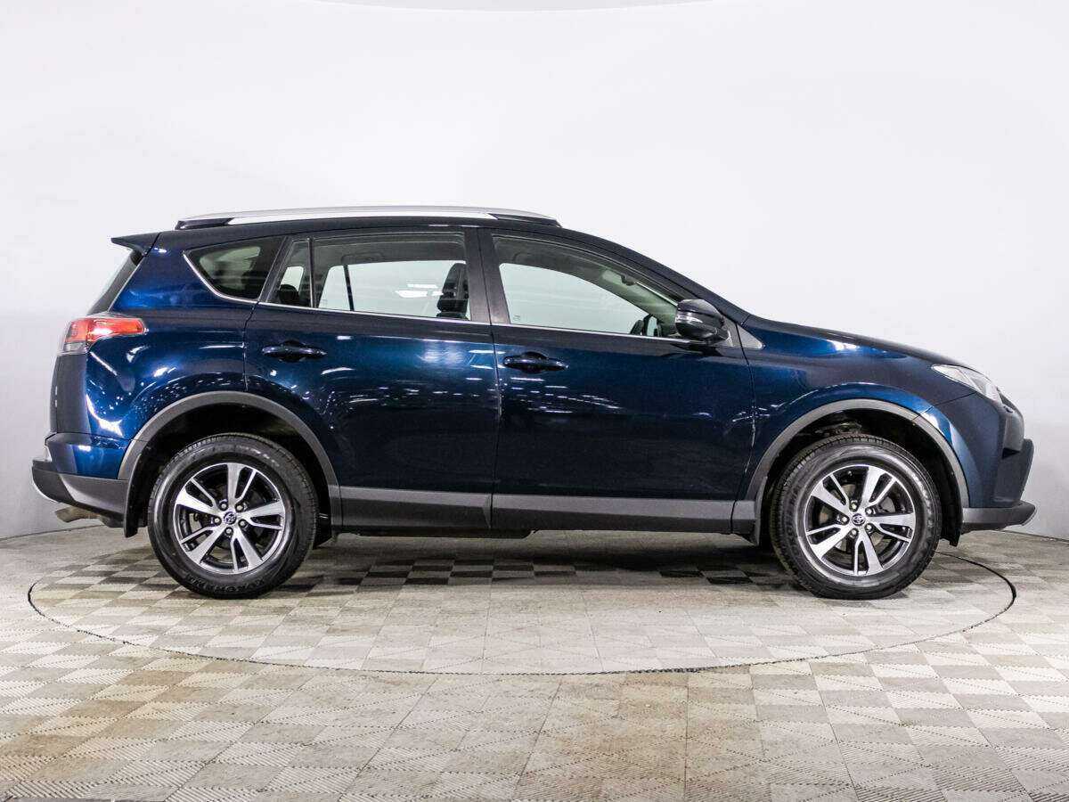 Toyota RAV4 2018 года с пробегом. Фото: #3