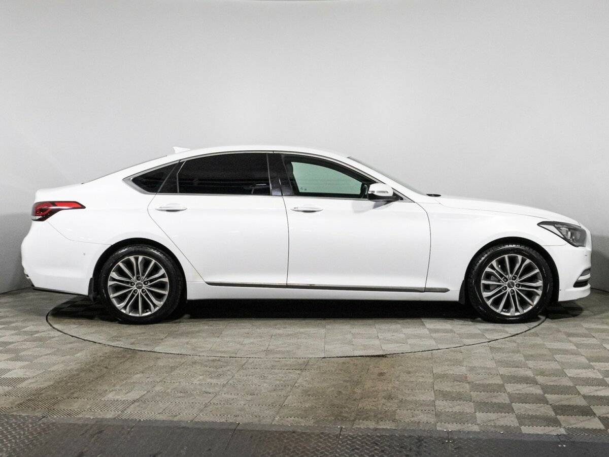 Hyundai Genesis 2015 года с пробегом. Фото: #3