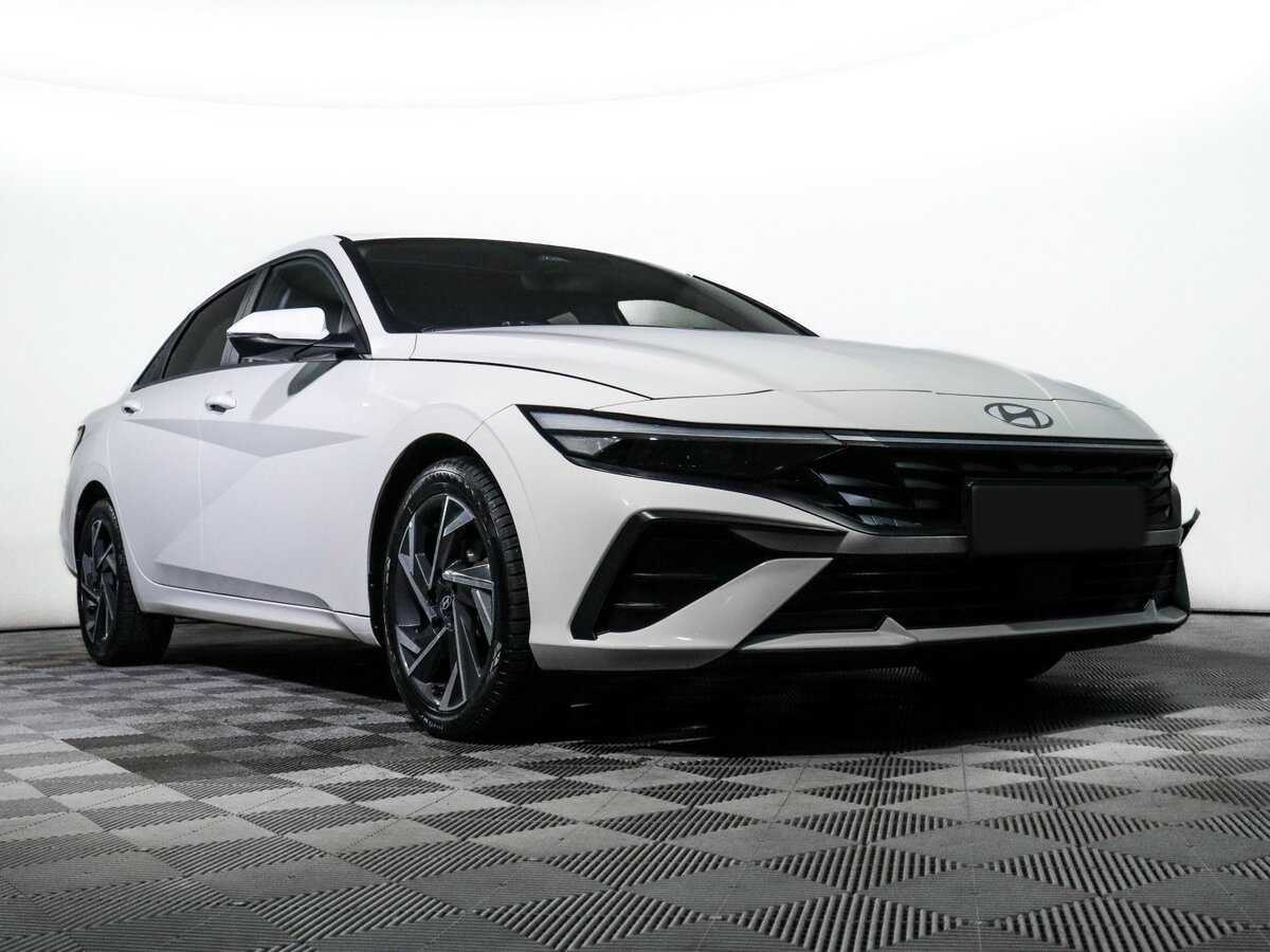 Hyundai Elantra 2023 года с пробегом. Фото: #18