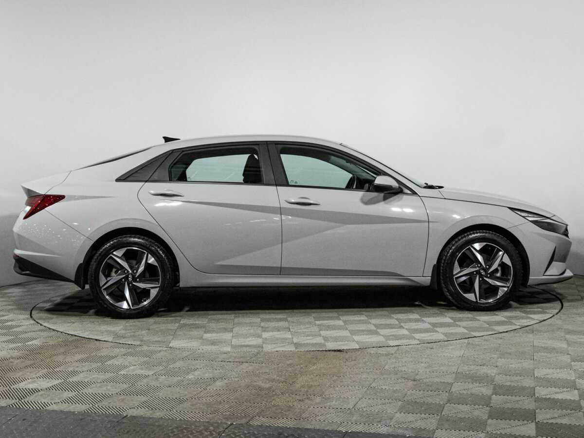 Hyundai Elantra 2023 года с пробегом. Фото: #3