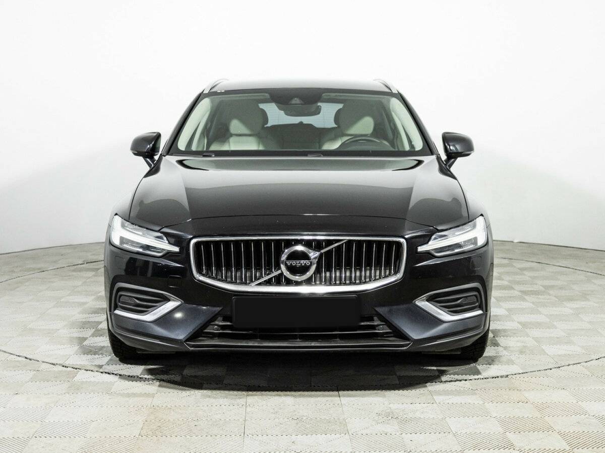 Volvo V60 2018 года с пробегом. Фото: #1