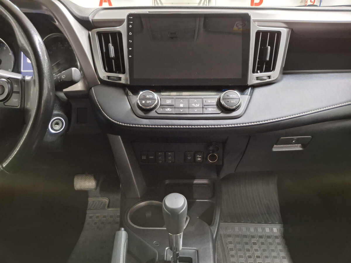 Toyota RAV4 2019 года с пробегом. Фото: #14
