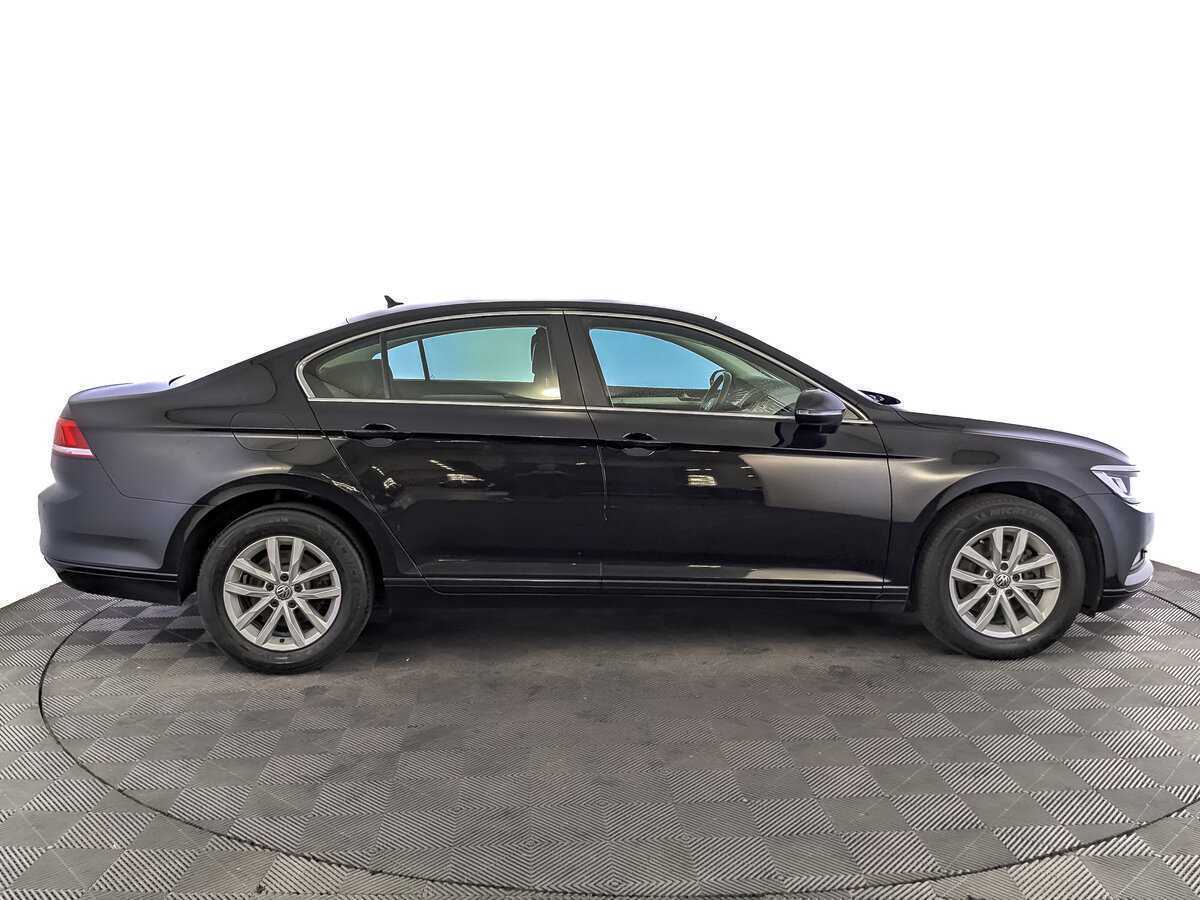 Volkswagen Passat 2018 года с пробегом. Фото: #3