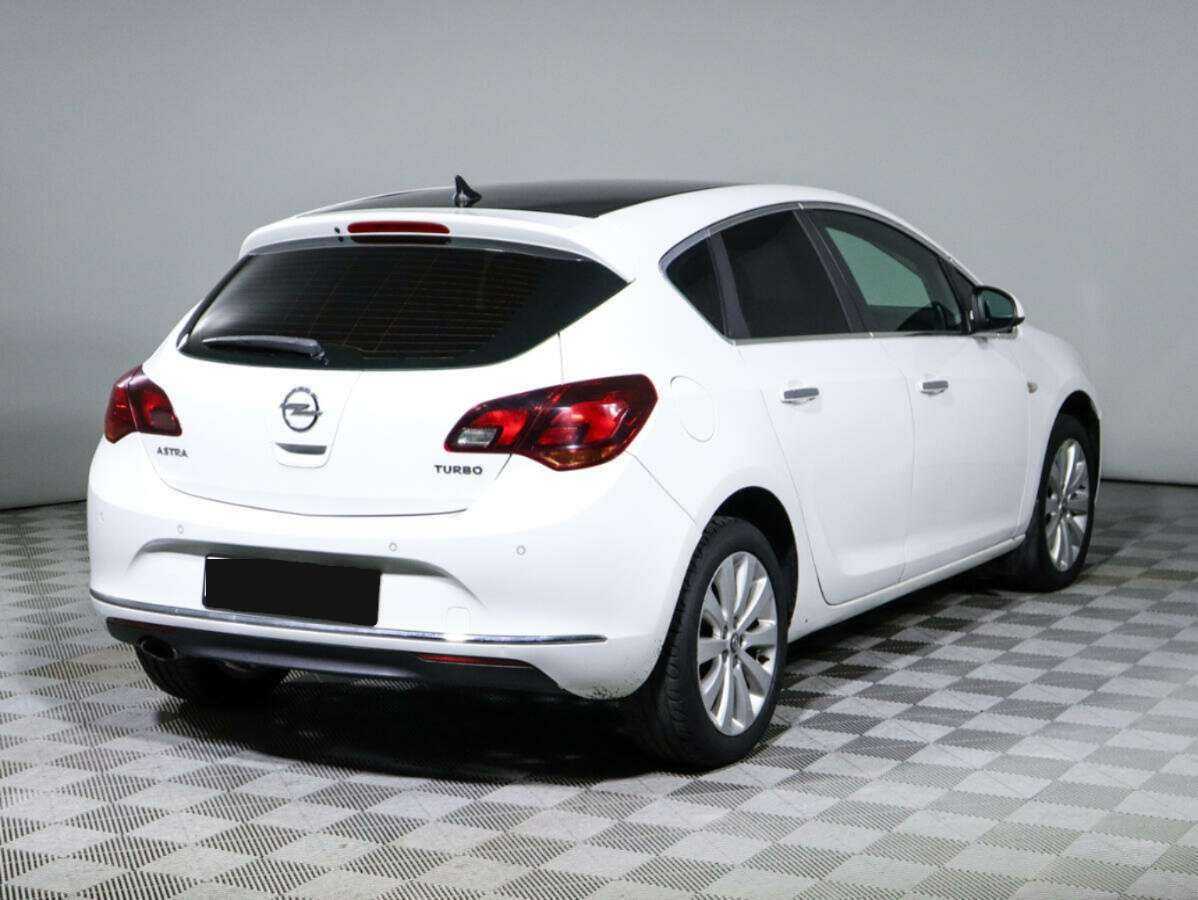 Opel Astra 2012 года с пробегом. Фото: #2