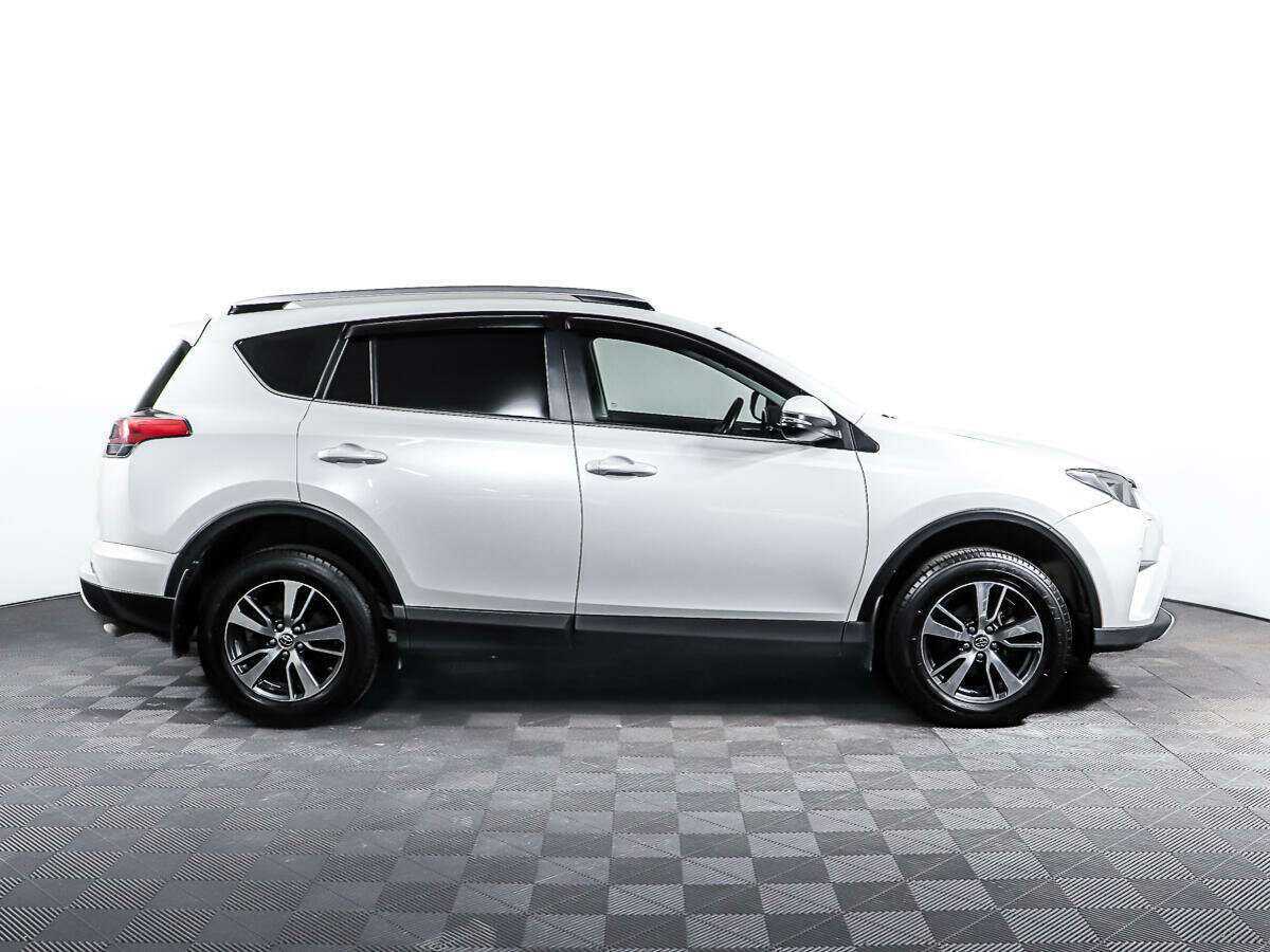 Toyota RAV4 2019 года с пробегом. Фото: #3