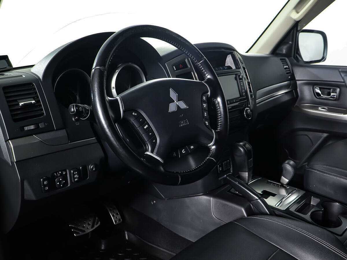 Mitsubishi Pajero 2014 года с пробегом. Фото: #10