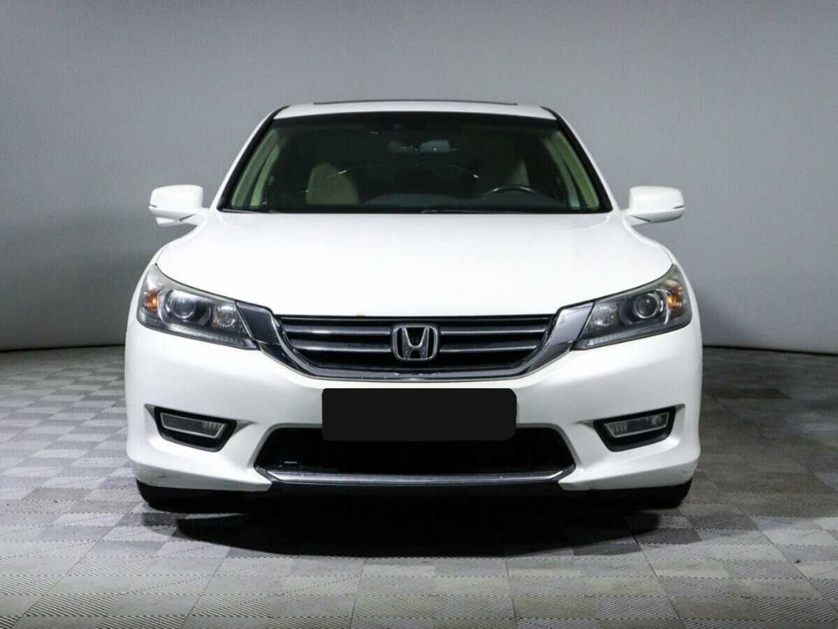 Honda Accord 2012 года с пробегом. Фото: #1