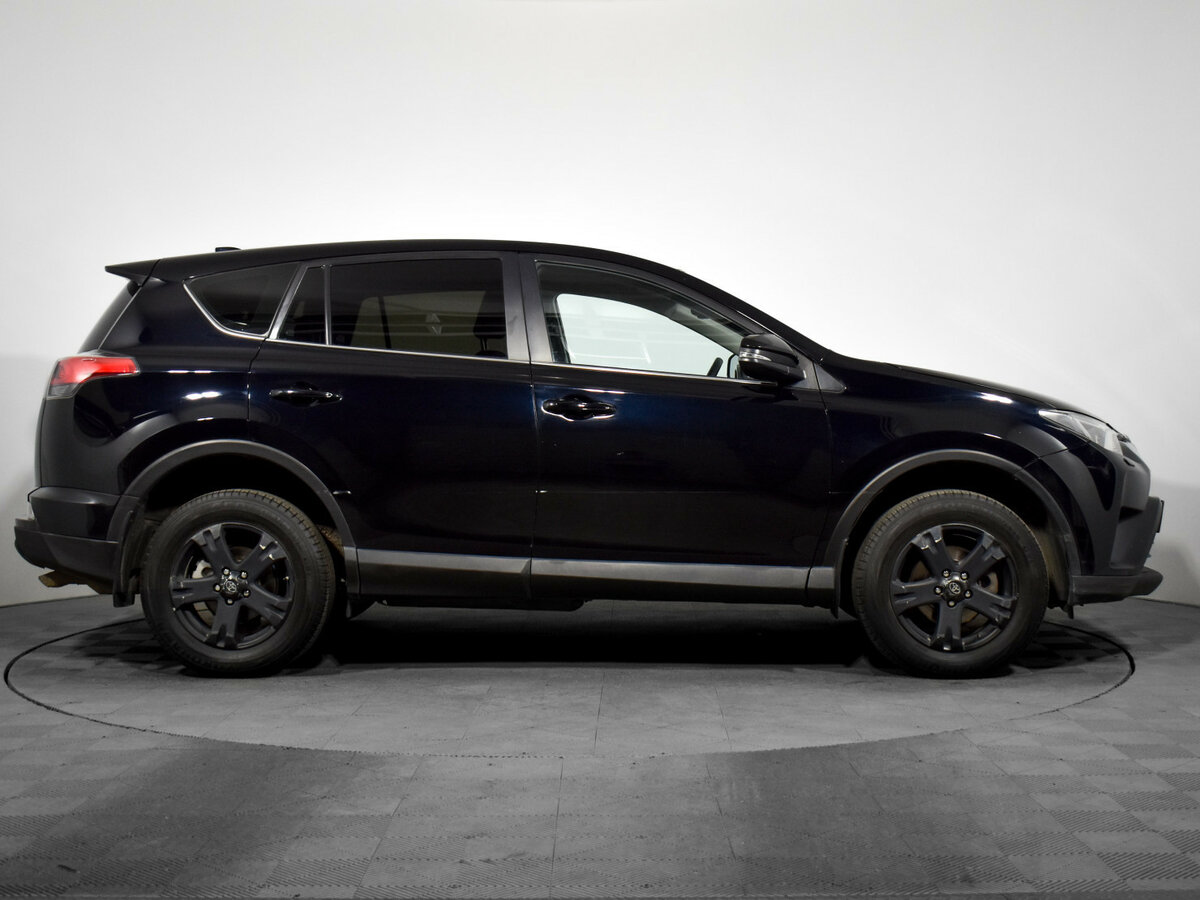 Toyota RAV4 2018 года с пробегом. Фото: #3