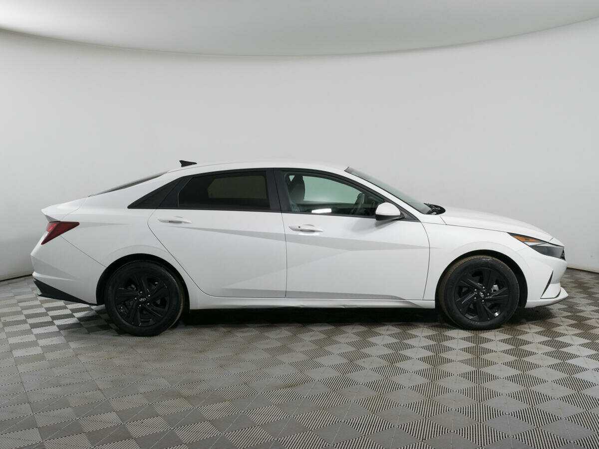 Hyundai Elantra 2021 года с пробегом. Фото: #3