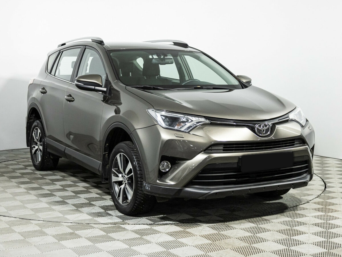 Toyota RAV4 2017 года с пробегом. Фото: #2