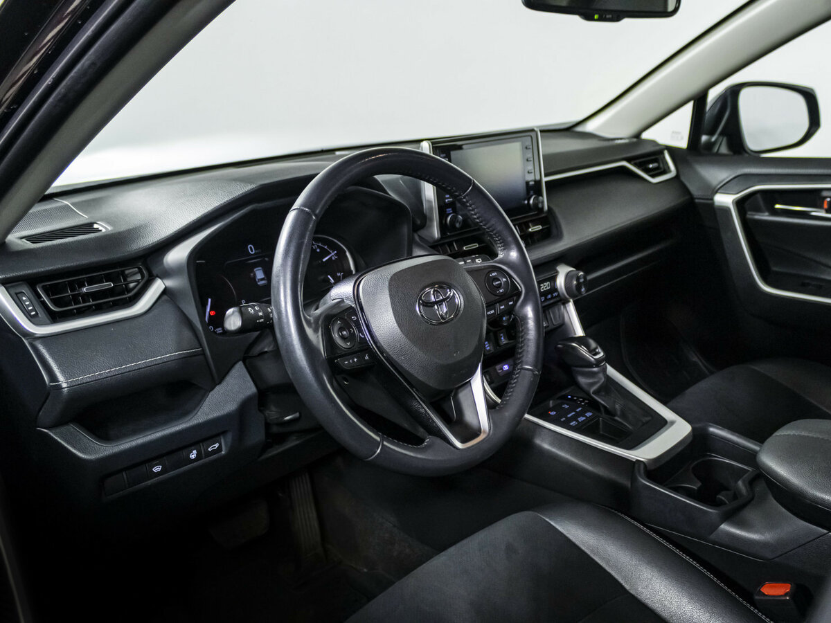 Toyota RAV4 2021 года с пробегом. Фото: #8