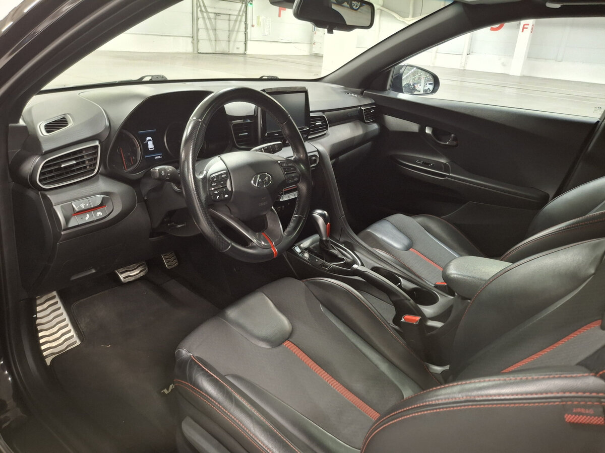 Hyundai Veloster 2019 года с пробегом. Фото: #15