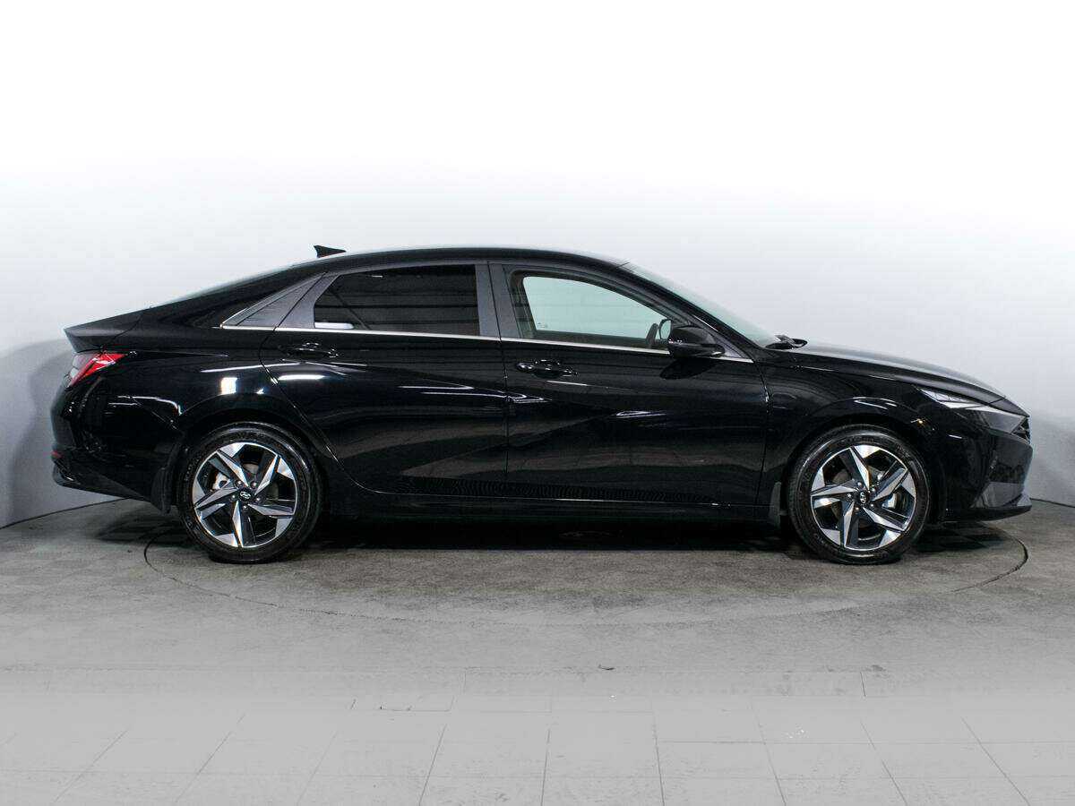 Hyundai Elantra 2023 года с пробегом. Фото: #3