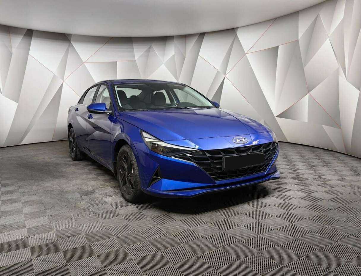 Hyundai Elantra 2022 года с пробегом. Фото: #2