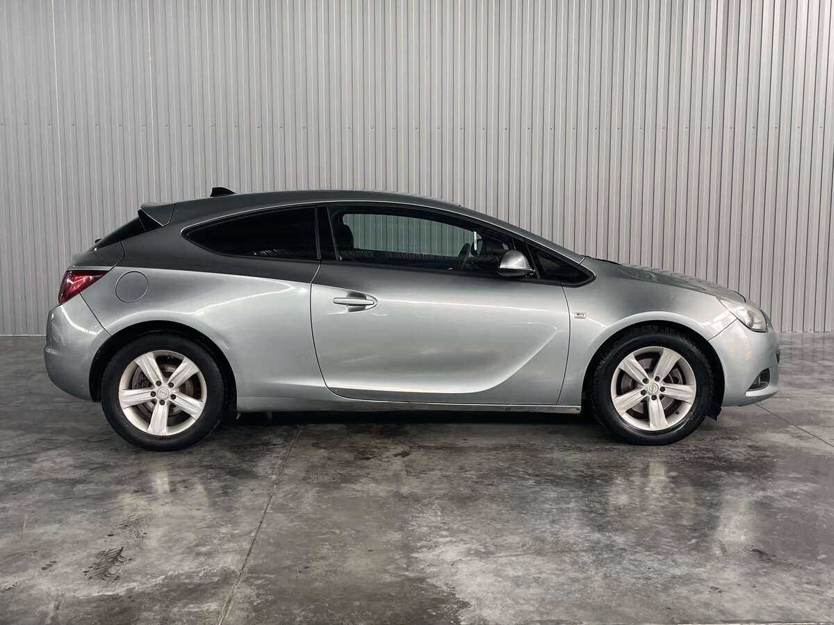 Opel Astra 2012 года с пробегом. Фото: #3