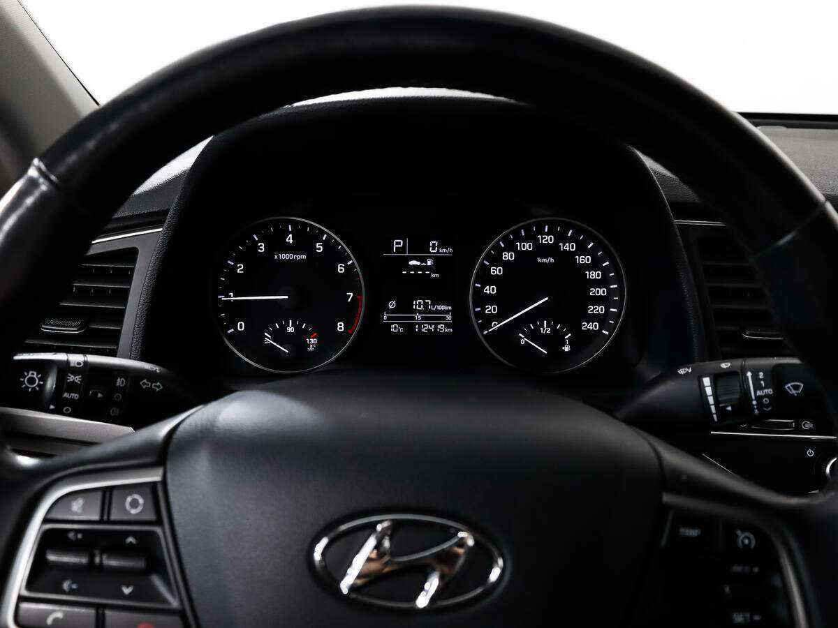 Hyundai Elantra 2017 года с пробегом. Фото: #15