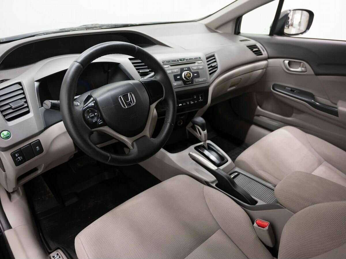 Honda Civic 2012 года с пробегом. Фото: #6
