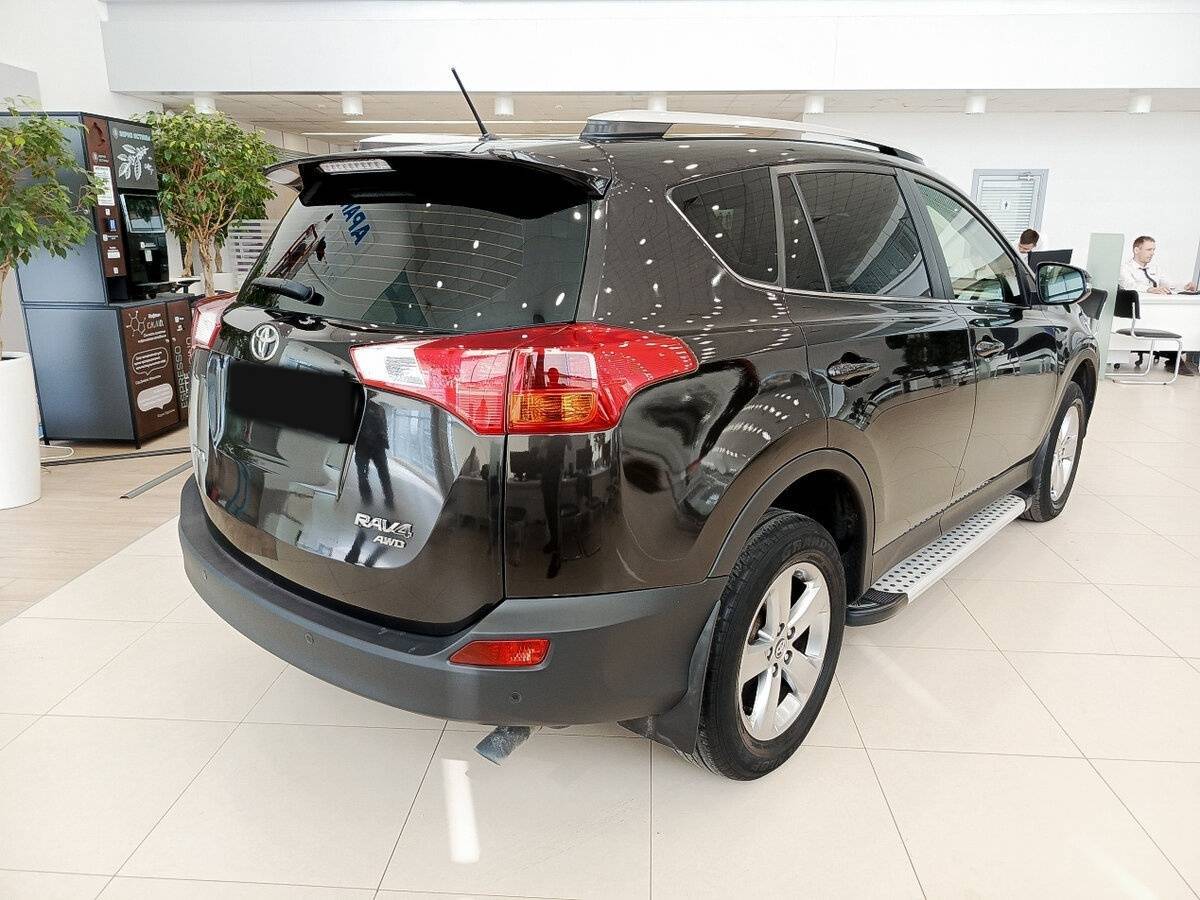 Toyota RAV4 2015 года с пробегом. Фото: #4