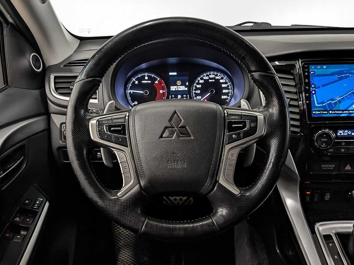 Mitsubishi Pajero Sport 2017 года с пробегом. Фото: #18