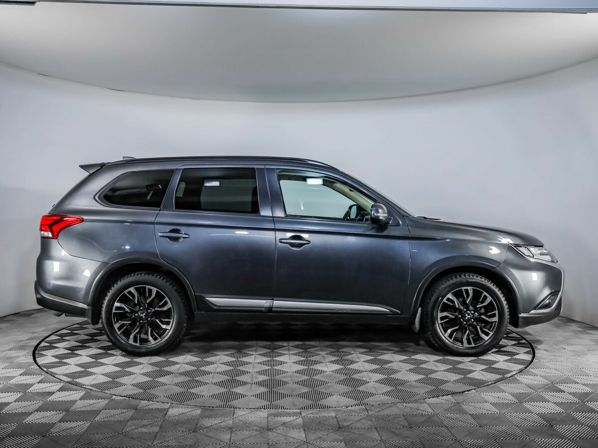 Mitsubishi Outlander 2021 года с пробегом. Фото: #3
