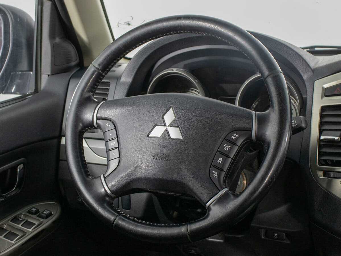 Mitsubishi Pajero 2017 года с пробегом. Фото: #17
