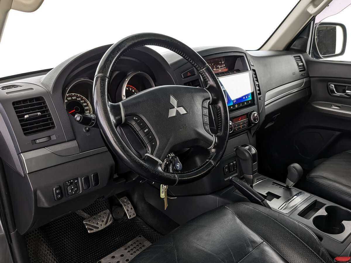Mitsubishi Pajero 2013 года с пробегом. Фото: #14