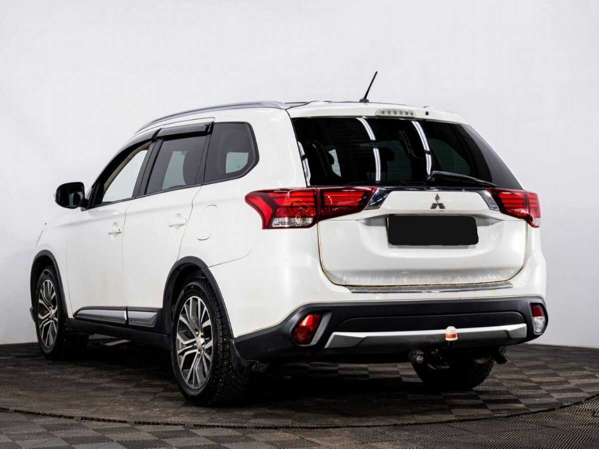 Mitsubishi Outlander 2015 года с пробегом. Фото: #3