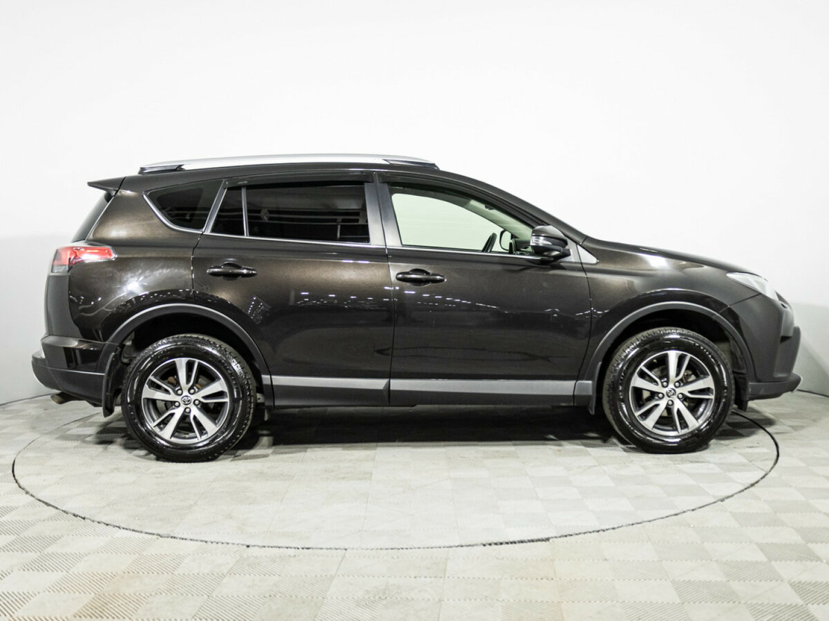 Toyota RAV4 2016 года с пробегом. Фото: #3