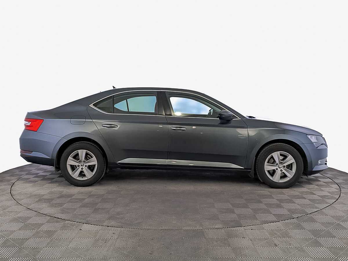 Skoda Superb 2018 года с пробегом. Фото: #3