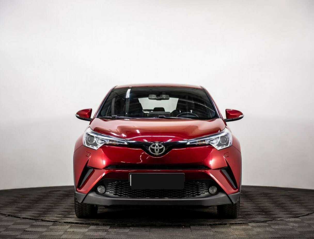 Toyota C-HR 2018 года с пробегом. Посмотреть фото