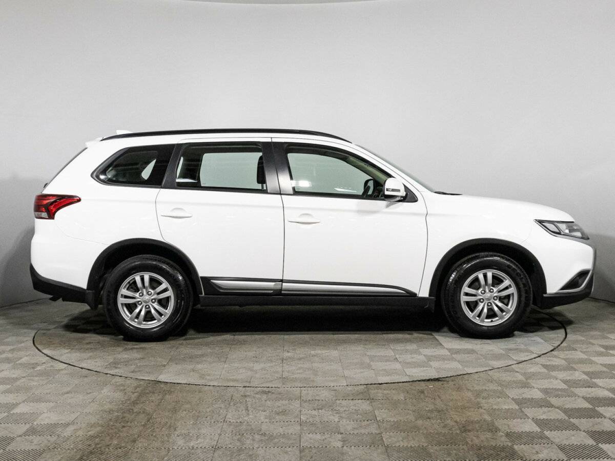 Mitsubishi Outlander 2022 года с пробегом. Фото: #3