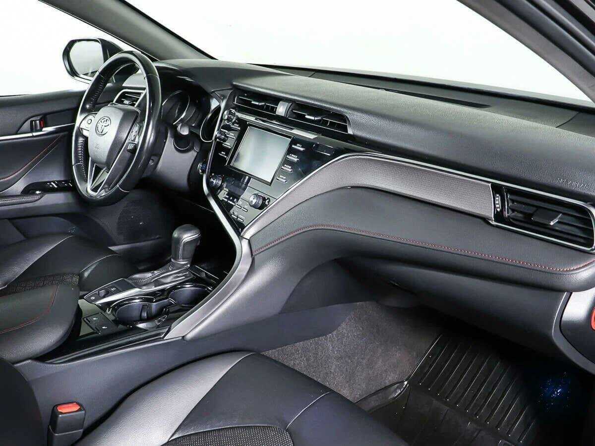 Toyota Camry 2020 года с пробегом. Фото: #8