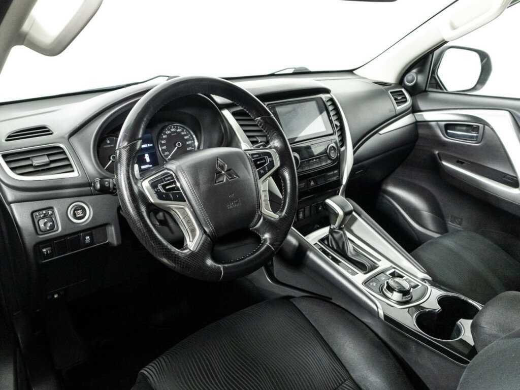 Mitsubishi Pajero Sport 2018 года с пробегом. Фото: #10