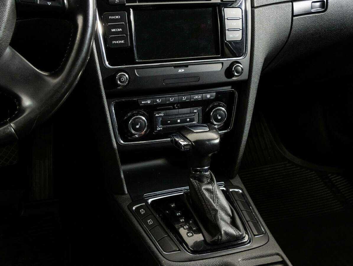 Skoda Superb 2012 года с пробегом. Фото: #12