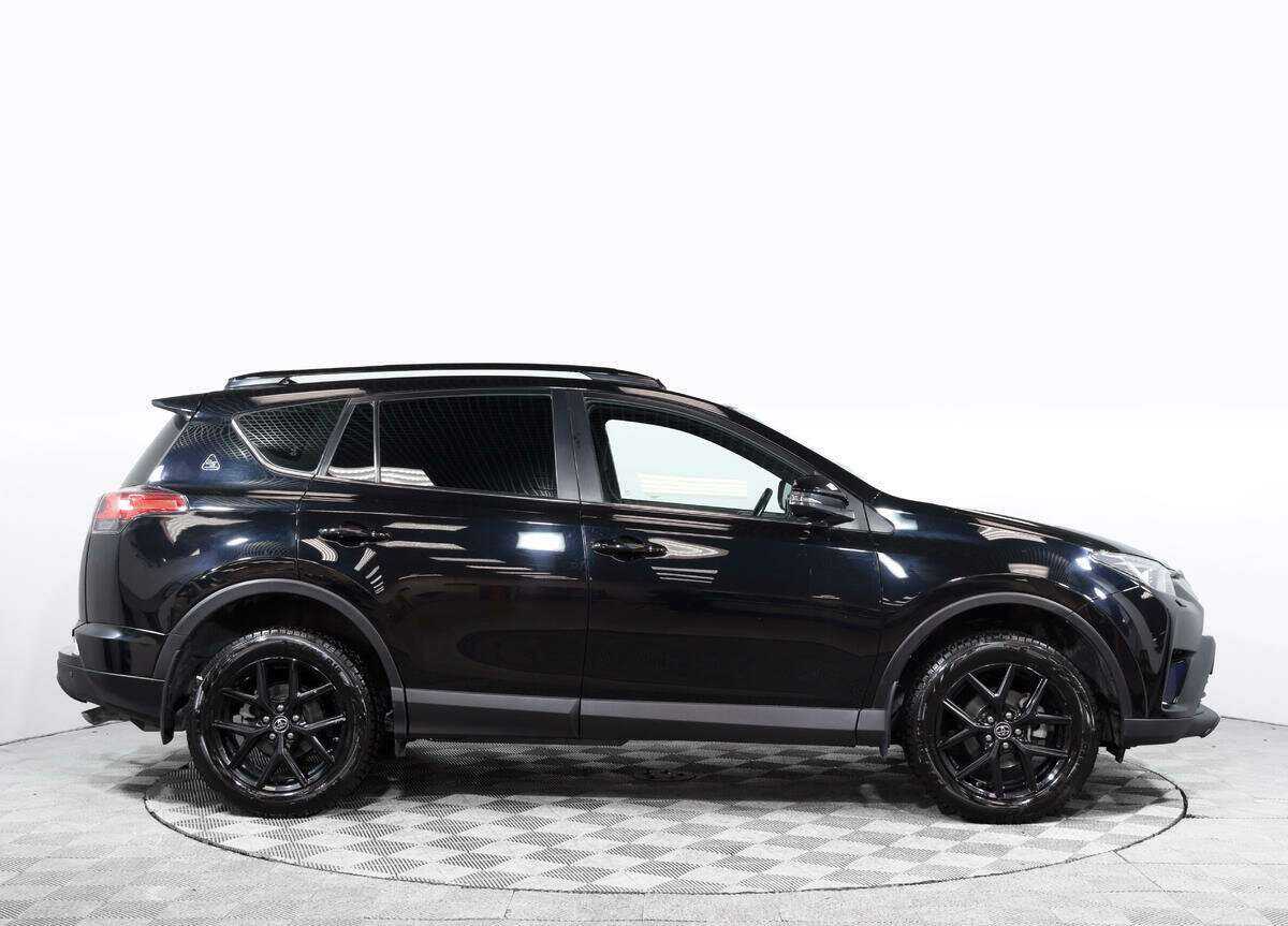 Toyota RAV4 2019 года с пробегом. Фото: #2
