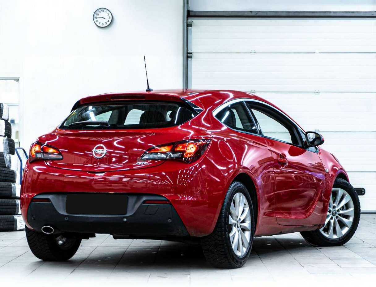 Opel Astra 2012 года с пробегом. Фото: #2