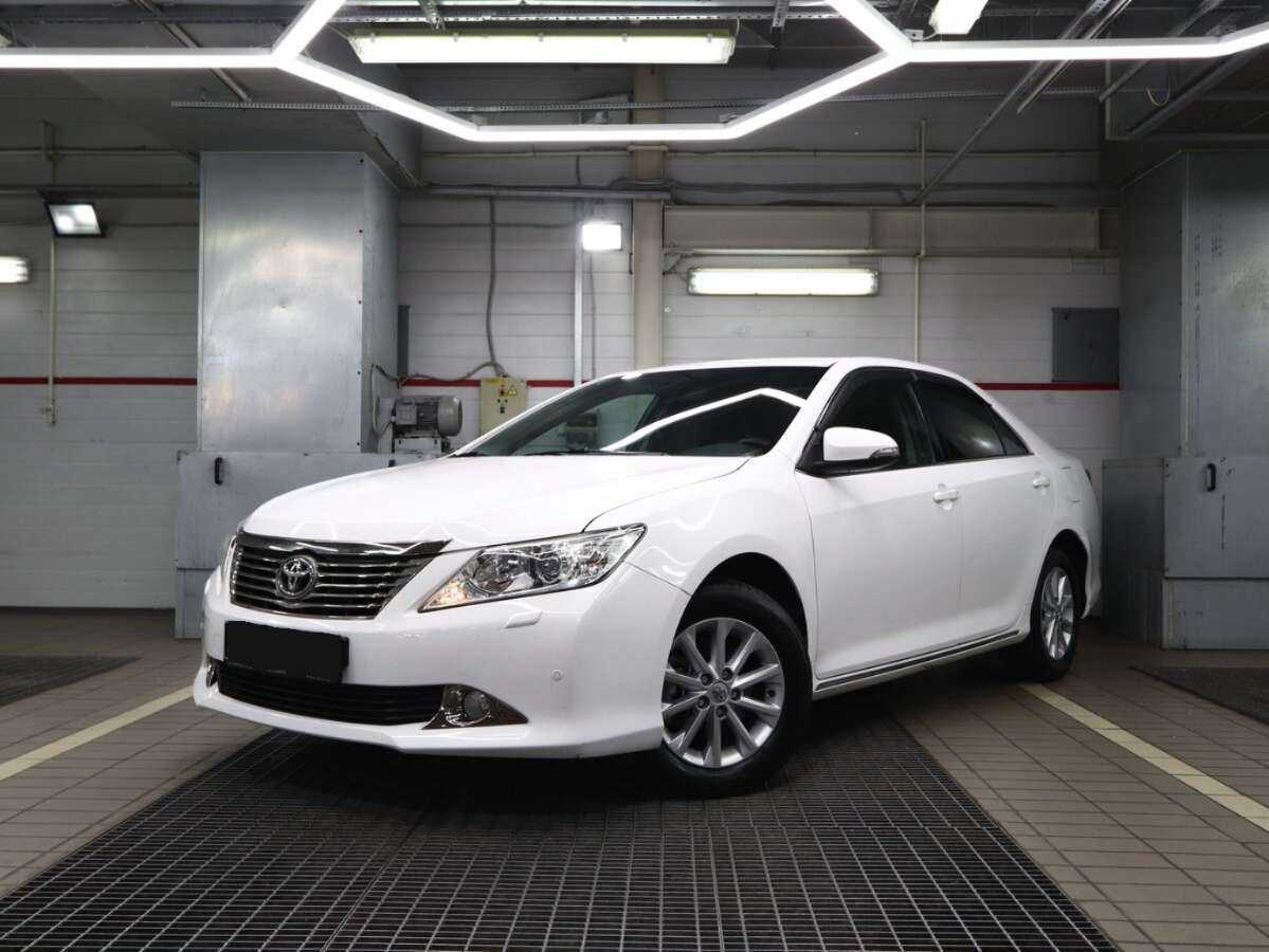 Toyota Camry 2013 года с пробегом. Посмотреть фото