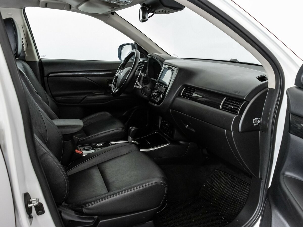 Mitsubishi Outlander 2017 года с пробегом. Фото: #23