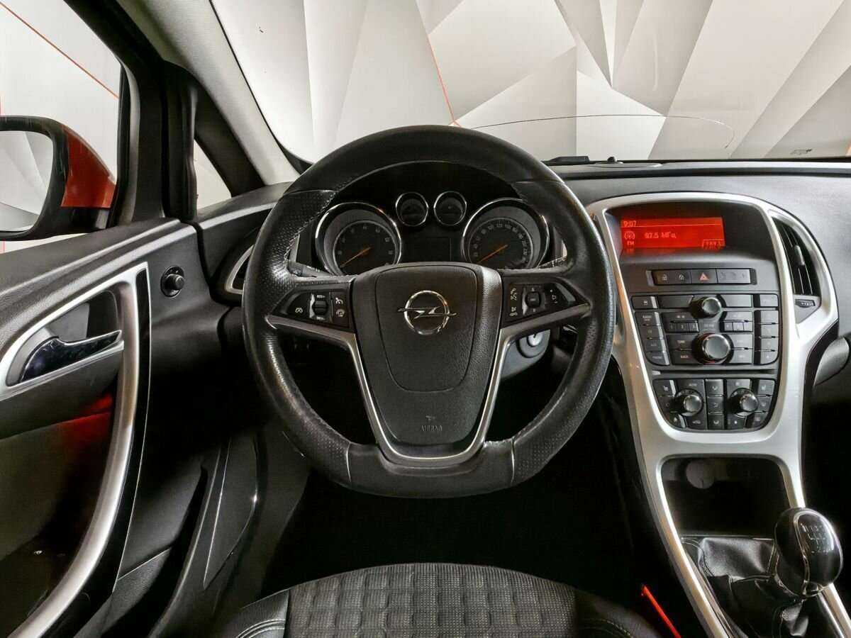 Opel Astra 2012 года с пробегом. Фото: #14