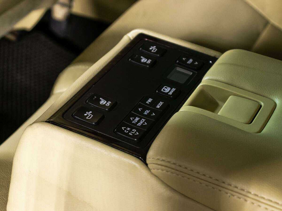 Toyota Camry 2017 года с пробегом. Фото: #21