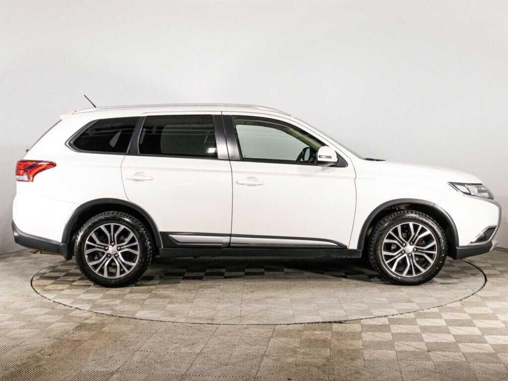 Mitsubishi Outlander 2016 года с пробегом. Фото: #3