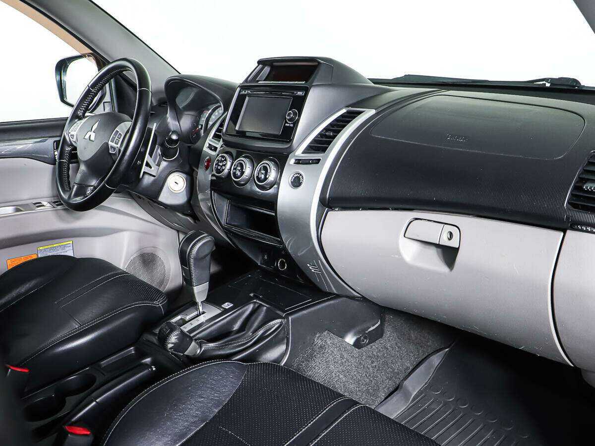 Mitsubishi Pajero Sport 2014 года с пробегом. Фото: #7