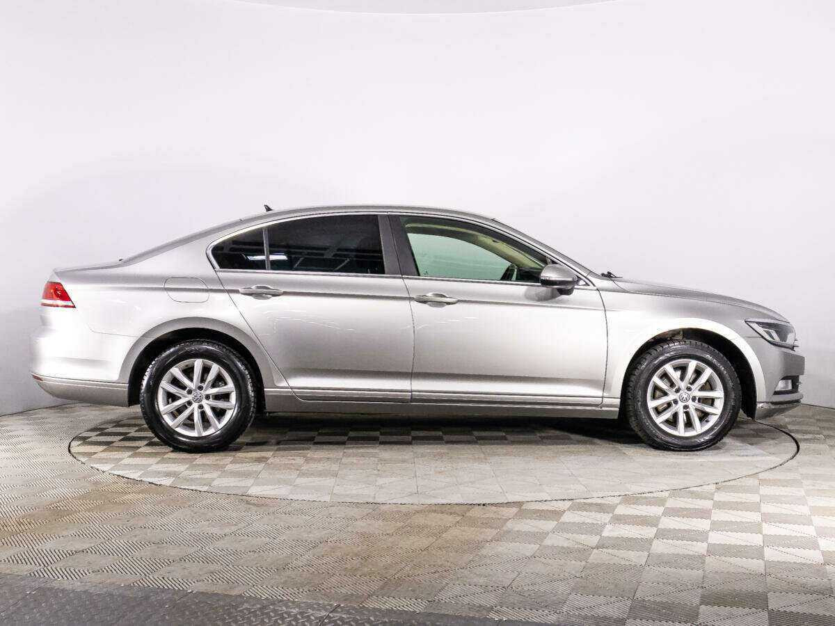 Volkswagen Passat 2017 года с пробегом. Фото: #3