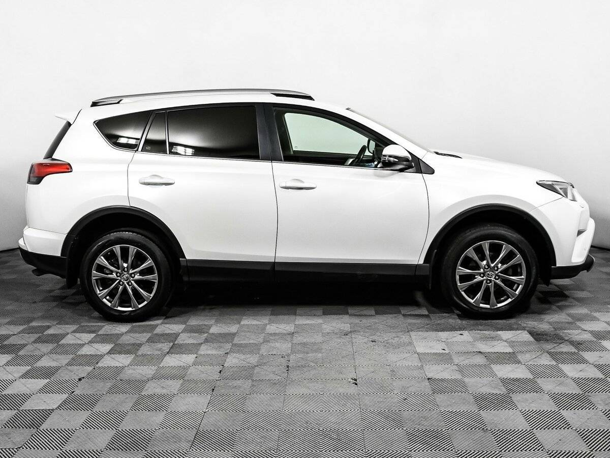 Toyota RAV4 2019 года с пробегом. Фото: #3